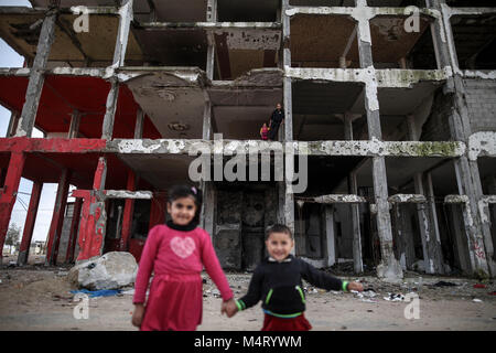 Palestinian children play in front of the rubbles of Al-Nada residential buildings in Beit Lahiya, Northern Gaza Strip, 17 February 2018. Photo: Wissam Nassar/dpa Stock Photo