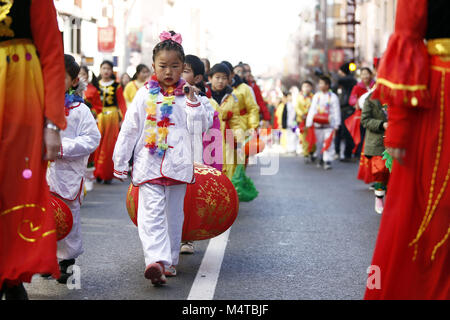 Madrid, Madrid, Spain. 18th Feb, 2018. Children seen wearing traditional Chinese clothes during the chinese new year parade.Thousand of participants take part in the Chinese New Year parade in Madrid to mark the Year of the Dog and enjoy free street performance, traditional parade and delicious Chinese food. Credit: Manu Reino/SOPA/ZUMA Wire/Alamy Live News Stock Photo