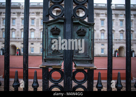 Close up of the iron work gates at Buckingham Palace, London Stock Photo