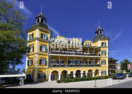 Hotel castle in Velden at Worthersee Stock Photo