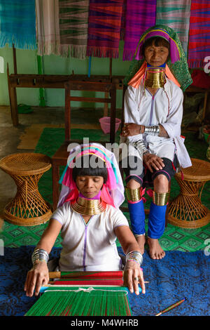 Ywama: Kayan Lahwi (Padaung) Long Neck woman weaving, weaver loom, Inle Lake, Shan State, Myanmar (Burma)