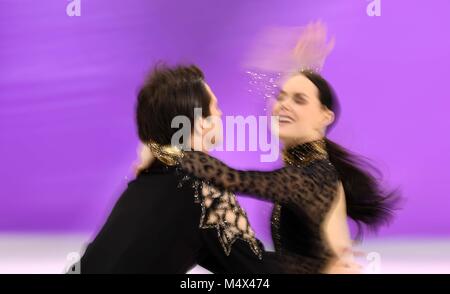 Pyeongcheng, South Korea. 19th Feb, 2018. Tessa Virtue and Scott Moir (CAN). Ice dance. Short dance. Figure skating. Gangneung ice arena. Gangneung. Pyeongchang2018 winter Olympics. Republic of Korea. 19/02/2018. Credit: Sport In Pictures/Alamy Live News Stock Photo