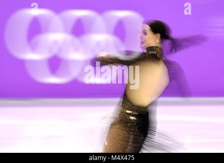 Pyeongcheng, South Korea. 19th Feb, 2018. Tessa Virtue and Scott Moir (CAN). Ice dance. Short dance. Figure skating. Gangneung ice arena. Gangneung. Pyeongchang2018 winter Olympics. Republic of Korea. 19/02/2018. Credit: Sport In Pictures/Alamy Live News Stock Photo