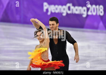 19 February 2018, South Korea, Gangneung: Olympics, Figure Skating, Ice Dance Short Dance, Gangneung Ice Arena: Kavita Lorenz and Joti Polizoakis from Germany in action. Photo: Peter Kneffel/dpa/Alamy Live News Stock Photo