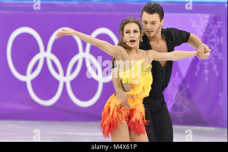 19 February 2018, South Korea, Gangneung: Olympics, Figure Skating, Ice Dance Short Dance, Gangneung Ice Arena: Kavita Lorenz and Joti Polizoakis from Germany in action. Photo: Peter Kneffel/dpa/Alamy Live News Stock Photo