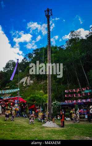 'Los Voladores' (the Flyers) is a 1500 year-old rite sacred to Quetzalcoatl, the Morning Star. From its origins on the Gulf coast of Mexico, the ritua Stock Photo