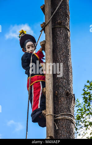 'Los Voladores' (the Flyers) is a 1500 year-old rite sacred to Quetzalcoatl, the Morning Star. From its origins on the Gulf coast of Mexico, the ritua Stock Photo