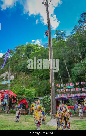 'Los Voladores' (the Flyers) is a 1500 year-old rite sacred to Quetzalcoatl, the Morning Star. From its origins on the Gulf coast of Mexico, the ritua Stock Photo