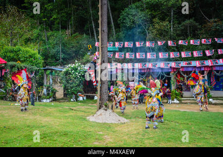 'Los Voladores' (the Flyers) is a 1500 year-old rite sacred to Quetzalcoatl, the Morning Star. From its origins on the Gulf coast of Mexico, the ritua Stock Photo