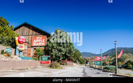 Old Apple Barn is a vintage emporium and bistro that harkens back to the days of the classic roadside attractions. Stock Photo