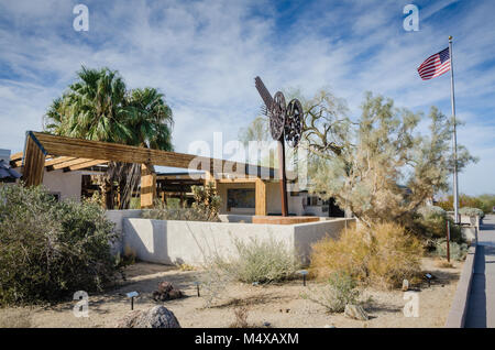 In addition to water, information, flush toilets, a bookstore, and picnic tables, the visitor center features an oasis garden with tall date palms and Stock Photo