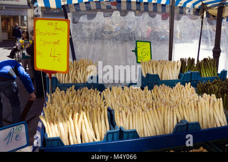 Asparagus (Asparagus officinalis) at the Easter market, main market, Trier, Rhineland-Palatinate, Germany, Europe Stock Photo