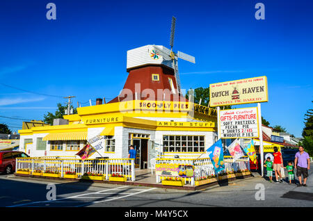 Dutch Haven, long-standing bakeshop offering old-fashioned shoofly pie, Amish souvenirs and local goods near Lancaster, Pennsylvania. Stock Photo