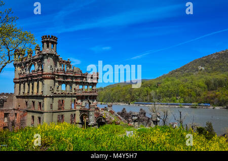 Bannerman Island Castle on Pollepel Island with view of Hudon Valley and train on rail line near Beacon, NY, USA Stock Photo