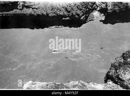 ED HUDSON, OTIS MARSTON EXPEDITION, WHEN TWO POWER BOATS RAN THE RAPIDS OF GRAND CANYON FROM LEE'S FERRY TO LAKE MEAD, BEGINNING JUNE 12, 1950.  PHOTO NEAR BADGER CREEK.  PHOTOGRAPHER W.W. BRYANT.  CIRCA 1950.    Grand Canyon Nat Park Historic River Photo. Stock Photo