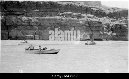 OTIS MARSTON RIVER EXPEDITION WITH FIVE MOTORBOATS PREPARING TO LEAVE FOR TRIP THROUGH GRAND CANYON TO LAKE MEAD FROM LEE'S FERRY WHERE THIS PHOTO WAS TAKEN.  PHOTOGRAPHER H.C. BRYANT.  CIRCA 1951.    Grand Canyon Nat Park Historic River Photo. Stock Photo