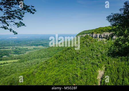 Cliffs in eastern New York mostly within John Boyd Thacher State Park, rising steeply from the Hudson Valley below, with an elevation difference of ap Stock Photo