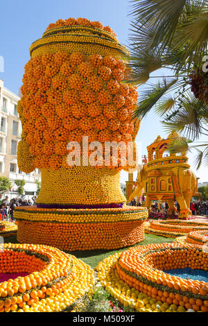 MENTON, FRANCE - FEBRUARY 18, 2018: Art made of lemons and oranges in the famous Lemon Festival (Fete du Citron) in Menton, France. The famous fruit garden receives 230,000 visitors a year. Credit: Giancarlo Liguori/Alamy Live News Stock Photo