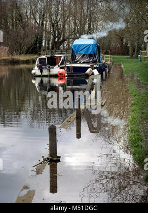 live aboard boats river waveney geldeston norfolk england UK Stock Photo