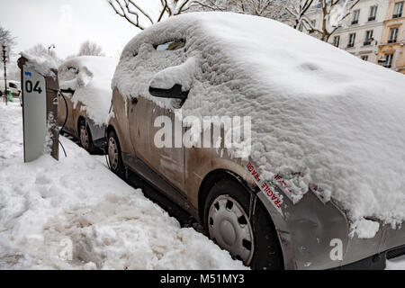 Autolib carsharing car stuck under the snow in Paris Stock Photo