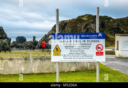 Tarlair outdoor swimming pool sign, MacDuff, Aberdeenshire, Scotland, UK. Pool is dangerous and closed Stock Photo
