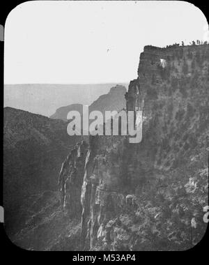 BLACK AND WHITE GLASS LANTERN SLIDE.  LABEL READING ' THE WINDOW ON CAPE ROYAL, KAIBAB PLATEAU, GRAND CANYON, ARIZ  F.E.M.' CIRCA 1902. WITH A GROUP OF SLIDES FROM THE MATTHES SURVEY EXPEDITION IN THE GRAND CANYON - CIRCA 1902   Grand Canyon Matthes Survey of . Stock Photo