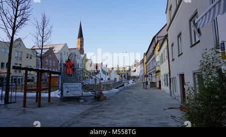 Dingolfing Bayern Niederbayern Kirche und Altstadt Obere Stadt Marienplatz im Winter Stock Photo
