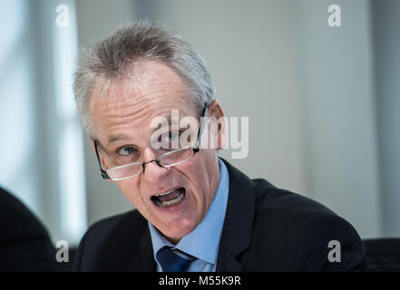 20 February 2018, Germany, Mainz: Joerg Berres, President of the states Court of Auditors, presents the annual report 2018. The Court of Auditors Rhineland-Palatinate presents its annual report 2018. The developments of budget and the the state's total debt are focus points of the annual report. Photo: Andreas Arnold/dpa Stock Photo