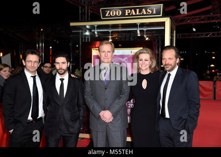 Berlin, Germany. 20th Feb, 2018. Dan Futterman, Tahar Rahim, Jeff Daniels, guest and Peter Sarsgaard attending the 'The Looming Tower' premiere during the 68th Berlin International Film Festival / Berlinale 2018 at Zoo Palast on February 20, 2018 in Berlin, Germany. Credit: Geisler-Fotopress/Alamy Live News Stock Photo