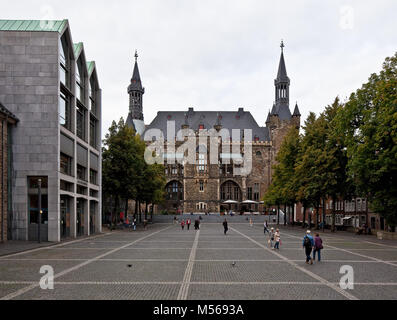 Aachen Rathaus Ansicht von Süden erstmals vollendet um 1350 mehrere Umbauten in Barock und Historismus zuletzt die Laternen der Türme 1979 neu gestalt Stock Photo