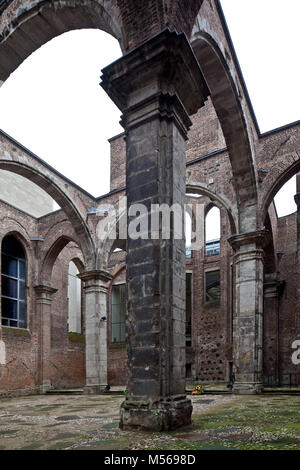 Köln, Alt St. Alban Mittelschiff und südliches Seitenschiff Stock Photo