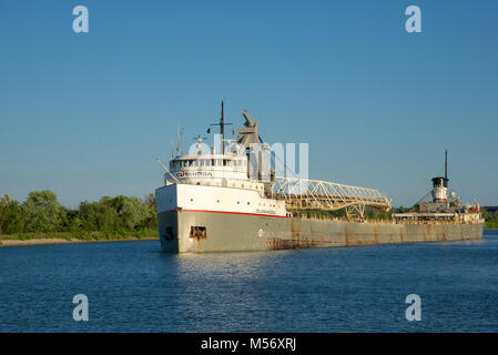 The Cuyahoga self-unloading bulk carrier passing through the Welland Canal Stock Photo