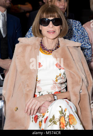 Anna Wintour on the front row at the Nicole Farhi fashion show