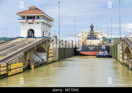 Panama City, Panama - 4 November, 2017: Bulk Carrier KINGFISHER currently sailing under the flag of Marshall Islands entering the Pedro Miguel Locks Stock Photo