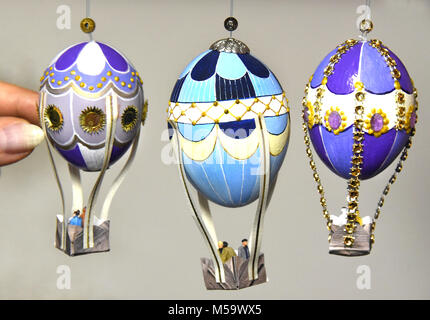 19.02.2018, Saxony, Leipzig: In the Easter eggs workshop of the hobby Easter egg painter Kerstin Dischereit two chicken eggs (r and l) and a duck egg of the hobby Easter eggs painter Susanne Liebscher are designed as captive balloons. For the various Easter egg markets in Germany, the next ones are in Bavarian Pocking (24/25/02/18), Eutin (Schleswig-Holstein, 3/4/03/2018) and Leipzig (9-11/3/2018), she has painted and milled several thousand eggs in over 30 years, provided with metal applications, designed them as sculptures and in 3-D techniques. | usage worldwide Stock Photo
