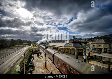 Bury, East Lancashire. 21st Feb, 2018. UK Weather.Another fine day for visitors riding on the volunteer run East Lancashire Railway today. A bumper crowd was expected to tour the line from Bury to Rawtenstall during the half-term holidays. Pulling the carriages was the locomotive 'The Crab' 13056. The engine pulling in to Ramsbottom Station under moody skies. Picture by Paul Heyes, Wednesday February 21, 2018. Credit: Paul Heyes/Alamy Live News Stock Photo