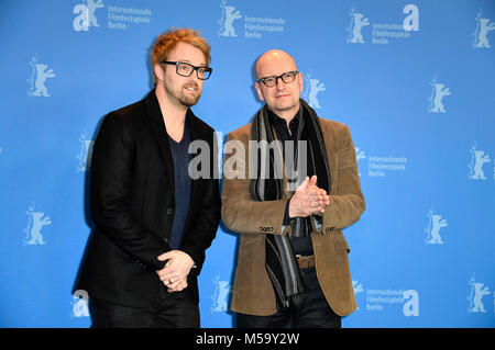 Berlin, Germany. 21st Feb, 2018. Joshua Leonard and Steven Soderbergh during the 'Unsane / Ausgeliefert' photocall at the 68th Berlin International Film Festival / Berlinale 2018 on February 21, 2018 in Berlin, Germany. Credit: Geisler-Fotopress/Alamy Live News Stock Photo