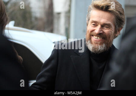 Berlin, Germany. 21st February, 2018. Willem Defoe gives autographs to his fans. 68th BERLINALE, Where: Berlin/Germany, When:, Featuring: Willem Dafoe, When: 20th February 2018, “Credits: T.O.Pictures / Alamy Live News“ Stock Photo
