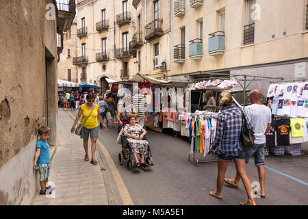 Shoppers at weekly market in La Bisbal d'Emporda, Baix Emporda, Catalonia, Spain Stock Photo