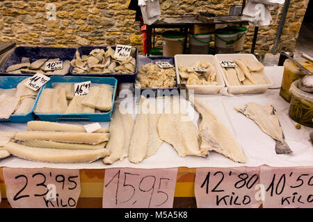 Fish stall selling salted cod fillets at weekly market in La Bisbal d'Emporda, Baix Emporda, Catalonia,Spain Stock Photo