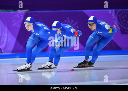 (L-R) Noh Seon-Yeong, Kim Bo-Reum, Park Ji-Woo (KOR),  FEBRUARY 19, 2018 - Speed Skating : Women's Team Pursuit Quarter-final at Gangneung Oval during the PyeongChang 2018 Olympic Winter Games in Gangneung, South Korea.  (Photo by MATSUO.K/AFLO) Stock Photo