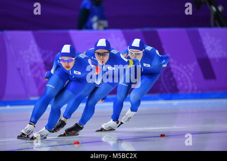 (L-R) Kim Bo-Reum, Park Ji-Woo, Noh Seon-Yeong (KOR),  FEBRUARY 19, 2018 - Speed Skating : Women's Team Pursuit Quarter-final at Gangneung Oval during the PyeongChang 2018 Olympic Winter Games in Gangneung, South Korea.  (Photo by MATSUO.K/AFLO) Stock Photo