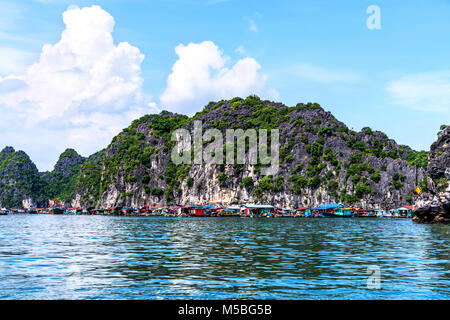 Floating fishing village and rock island in ' Lan Ha ' Bay, Vietnam, Southeast Asia. UNESCO World Heritage Site. Near ' Ha Long ' bay Stock Photo