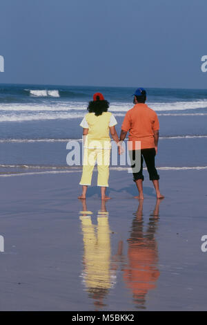 Couple at Ganpatipule beach, Maharashtra, India Stock Photo