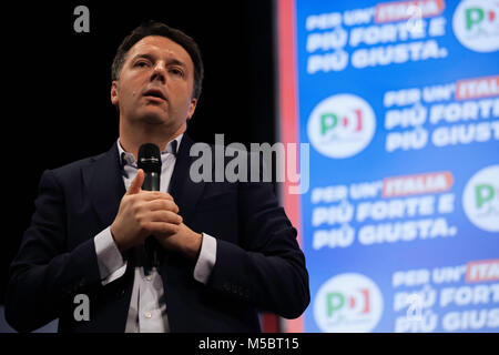Palermo, Italy. 21st Feb, 2018. Italy's Democratic Party leader Matteo Renzi during a political rally. Credit: Antonio Melita/Pacific Press/Alamy Live News Stock Photo