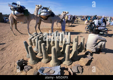 Niger. Agadez. Sahara desert. Sahel. Tenere desert. Tuareg tribe. Nomads. Salt from Fachi oasis for sale on market in Agadez. Stock Photo