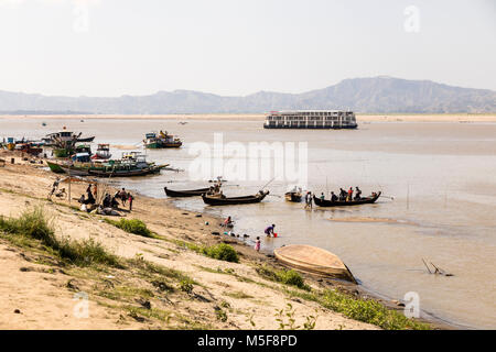 Bagan, Myanmar, December 27 2017: Boat jetty of the irrawaddy river in bagan Stock Photo