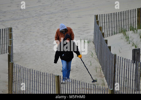 CoupleTreasure Hunting on Ocean City Beach Stock Photo