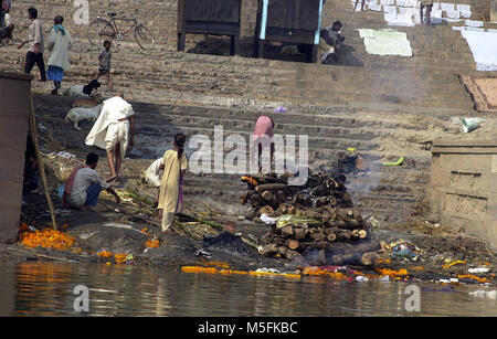 funeral pyres river ganges manikarnika ghat Varanasi Uttar Pradesh ...