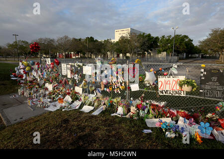 Coral Springs, FL, USA. 23rd Feb, 2018. Teachers and school administrators returned to Marjory Stoneman Douglas High School for the first time after 17 victims were killed in a mass shooting at the school. Mike Stocker, South Florida Sun-Sentinel Credit: Sun-Sentinel/ZUMA Wire/Alamy Live News Stock Photo